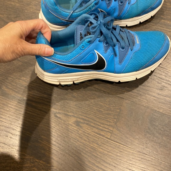Women’s Nike sneakers - Picture 3 of 5